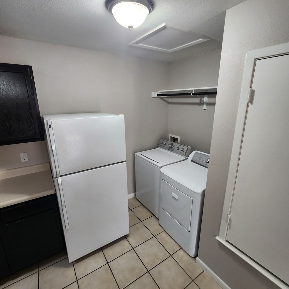 1407 5th St #A - Photo 3 of 9
