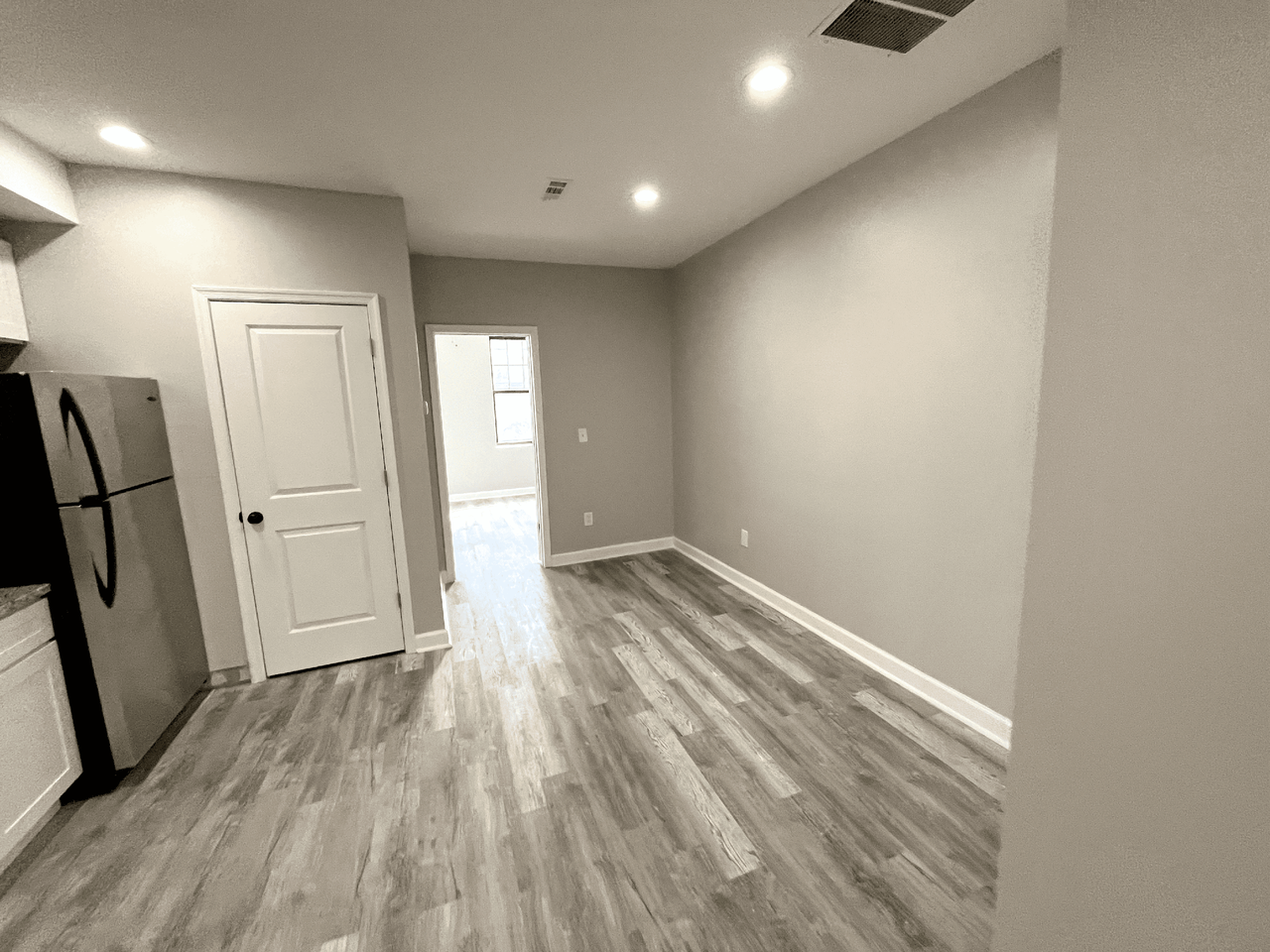 200 E 22nd St #2 - Photo 4 of 6