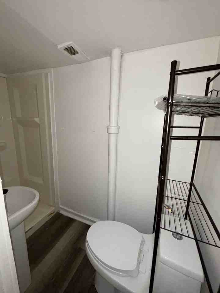 3 292X Parkwood Ave, #3 - Photo 2 of 6