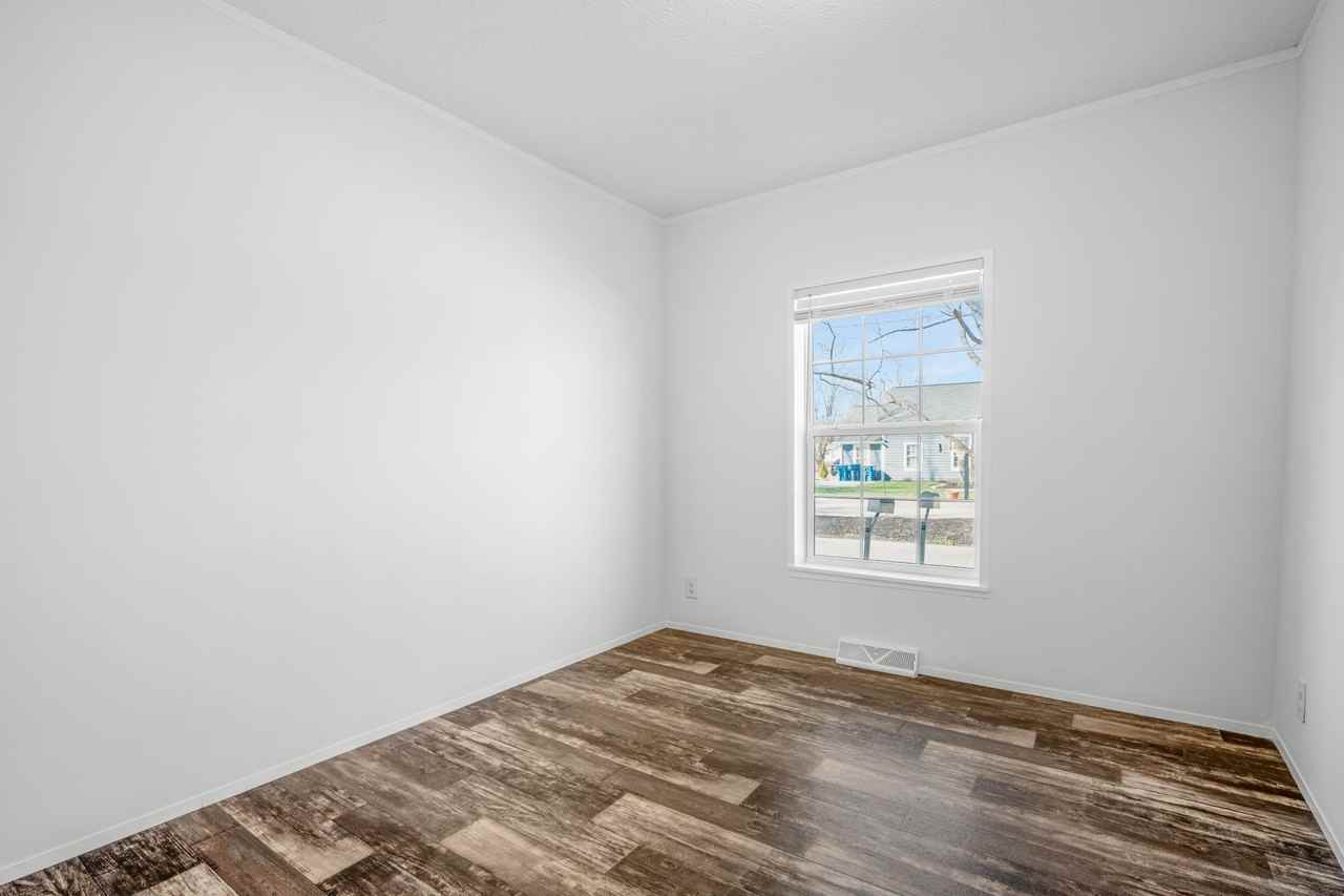 202 E 11th St #1 - Photo 3 of 16