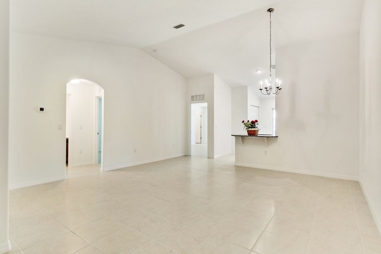 24 Farnum Ln #A - Photo 2 of 26