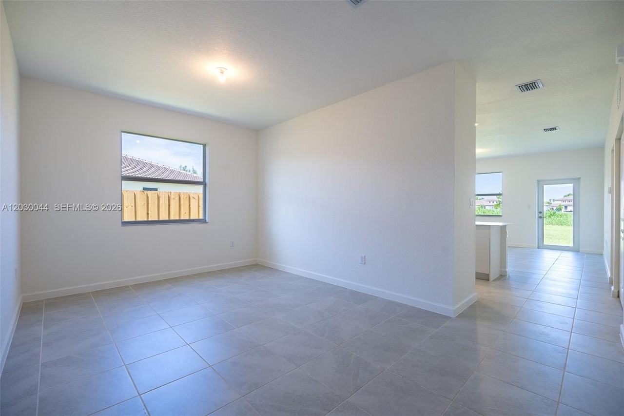 29880 Se 25th St - Photo 6 of 39