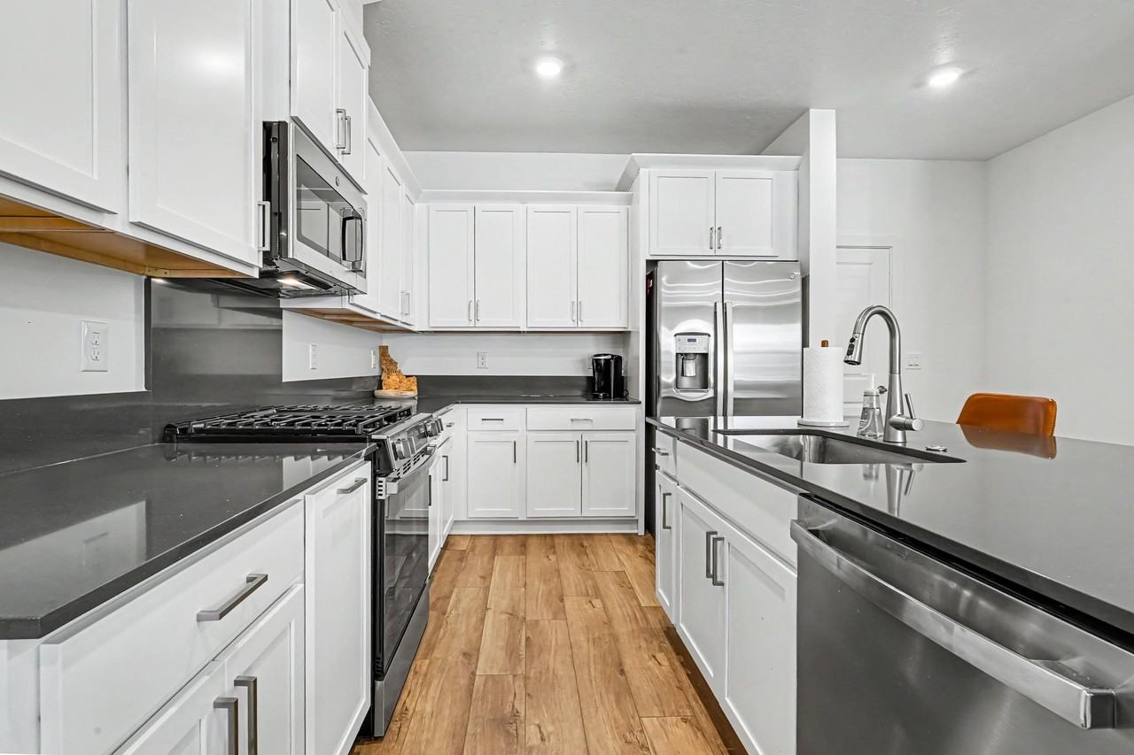 4125 W Perspective St - Photo 6 of 26