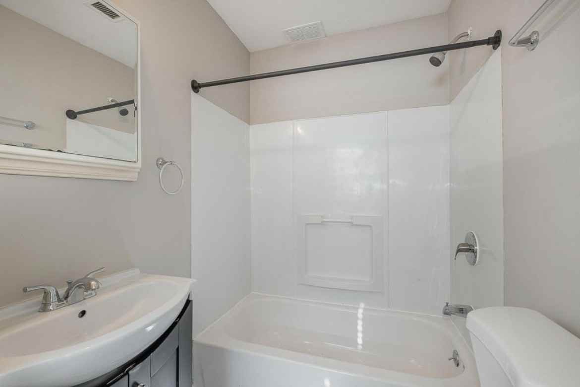 3 117.5 Adela Ave, #3 - Photo 3 of 15