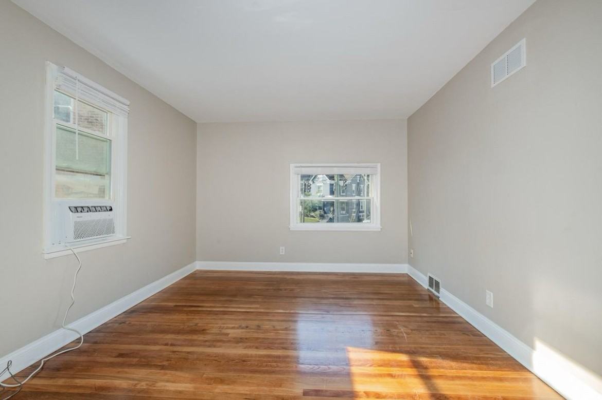 3 117.5 Adela Ave, #3 - Photo 4 of 15