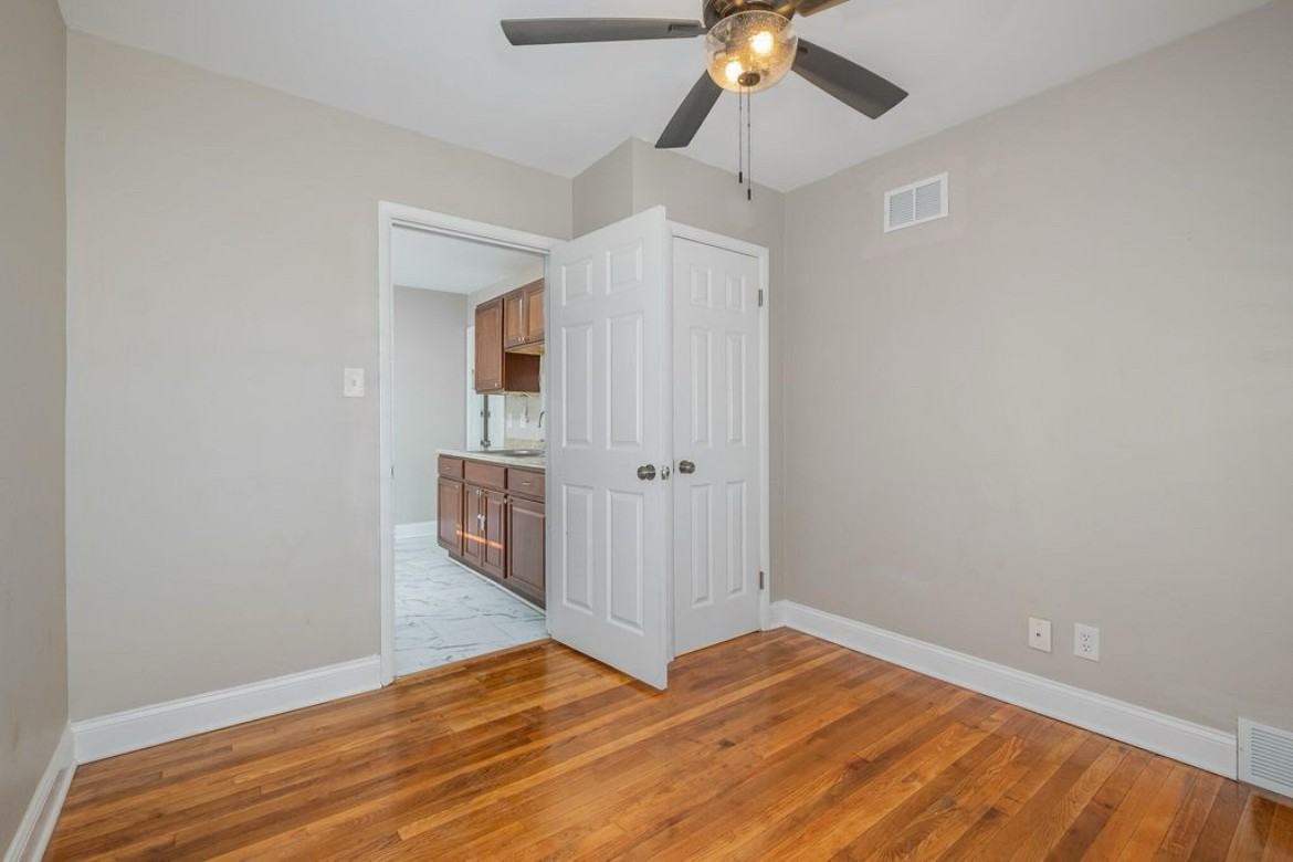 3 117.5 Adela Ave, #3 - Photo 6 of 15