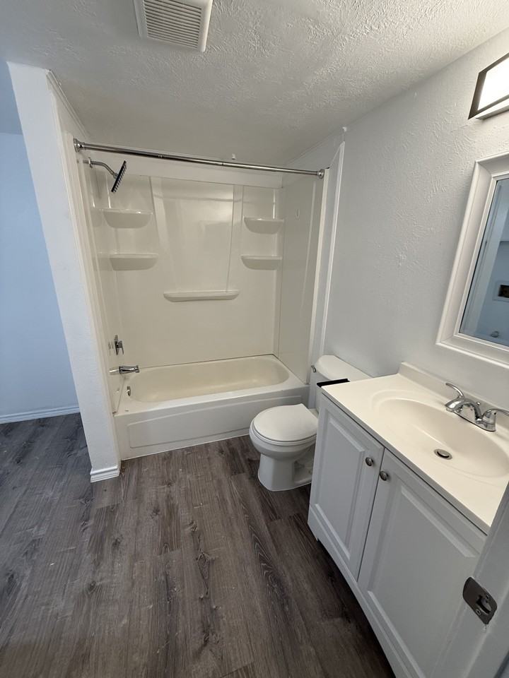 125 London Ln - Photo 6 of 22