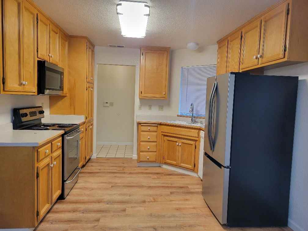 1812 College Greens Dr - Photo 2 of 24