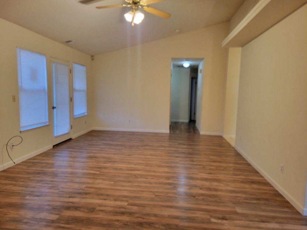 1812 College Greens Dr - Photo 4 of 24