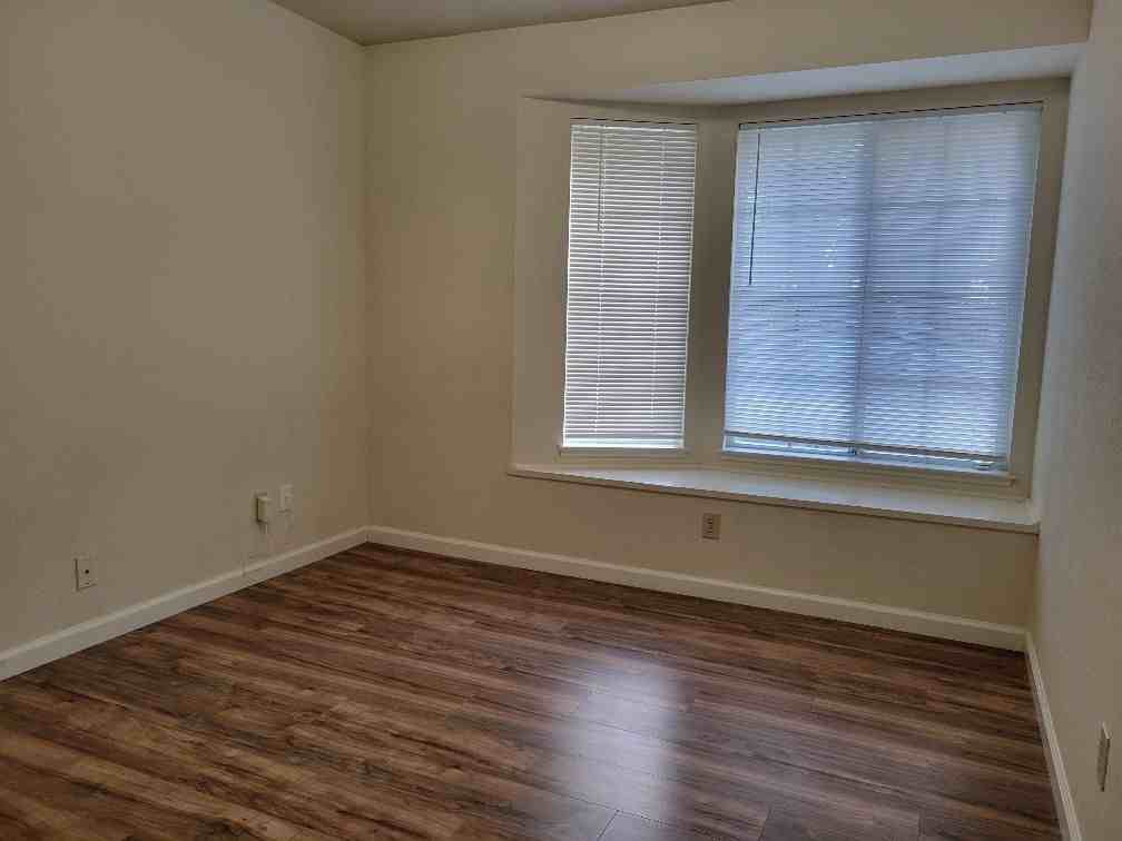 1812 College Greens Dr - Photo 6 of 24