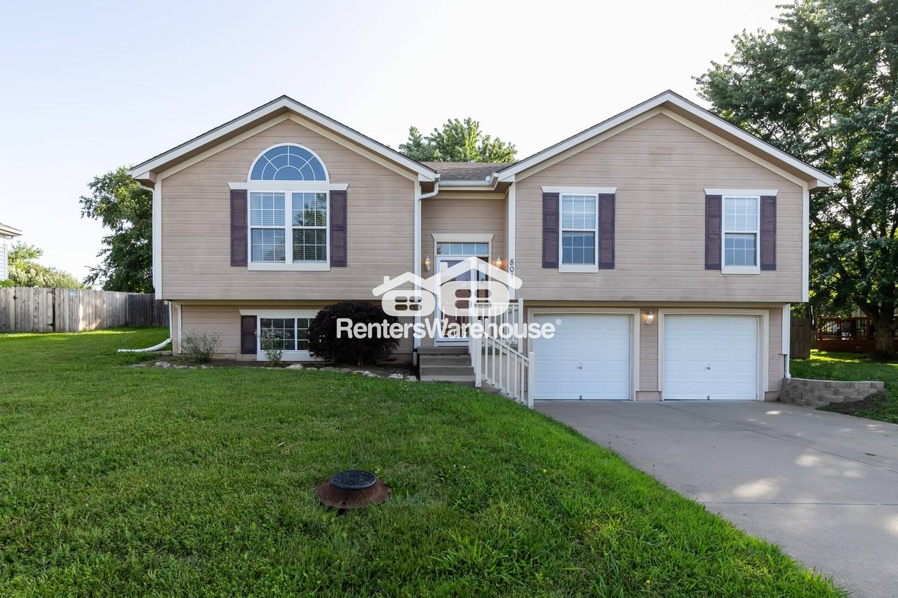 804 Stratford Dr - Photo 2 of 31