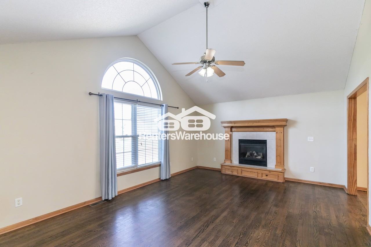 804 Stratford Dr - Photo 4 of 31