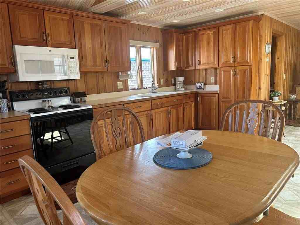 25 Champlin Ave - Photo 3 of 18