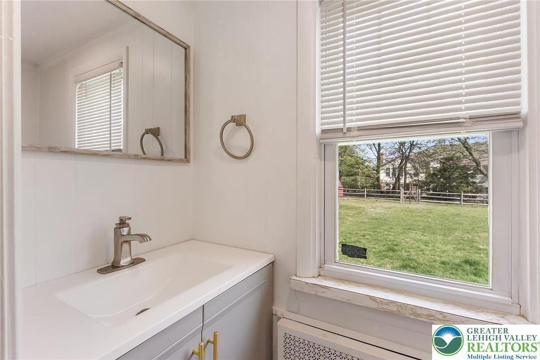 657 Beverly Dr - Photo 5 of 18