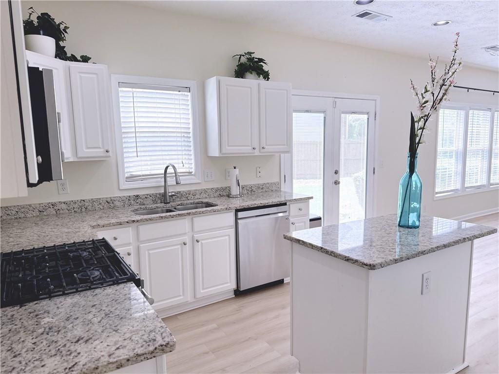 3361 Shallowford Green Dr - Photo 5 of 30