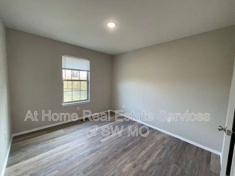 2108 N 21st St - Photo 3 of 14