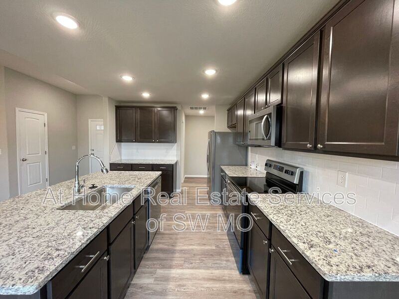 2108 N 21st St - Photo 5 of 14