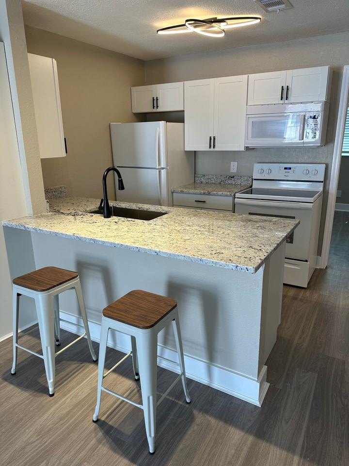 1462 Hamlet Ave #5 - Photo 2 of 14