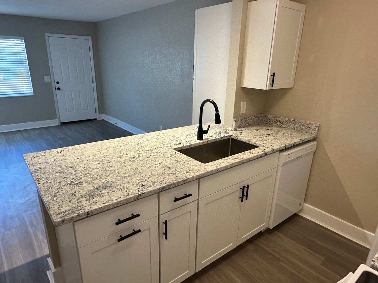 1462 Hamlet Ave #5 - Photo 7 of 14
