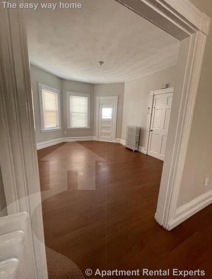15 Gladstone St #3 - Photo 4 of 12