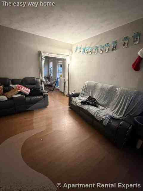 15 Gladstone St #3 - Photo 7 of 12