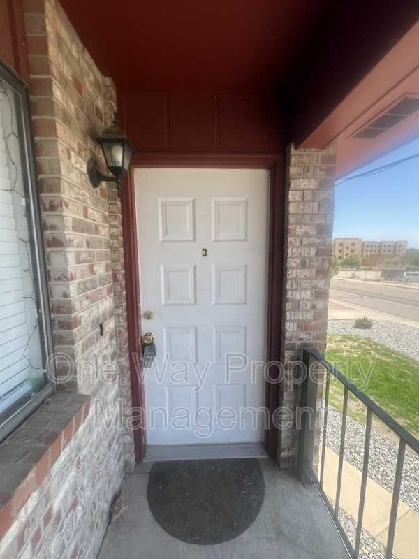 2511 W 27th St - Photo 2 of 12