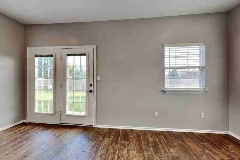 1717 Sw 32nd St - Photo 5 of 18