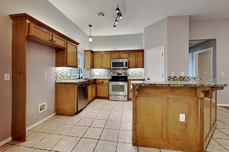 1717 Sw 32nd St - Photo 6 of 18