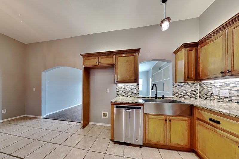 1717 Sw 32nd St - Photo 7 of 18