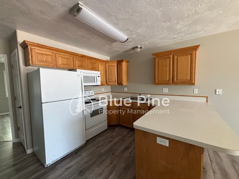 139 Stockham Blvd #2 - Photo 4 of 8