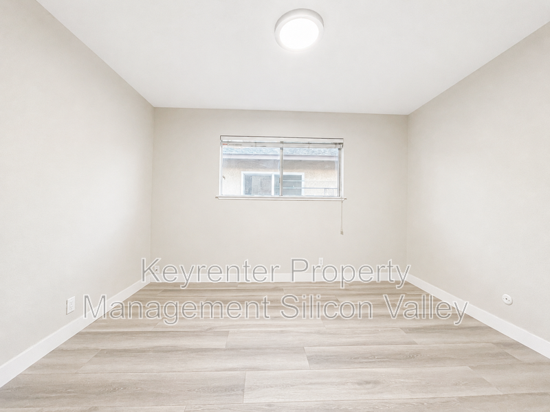 1104 Delna Manor Ln #3 - Photo 5 of 13