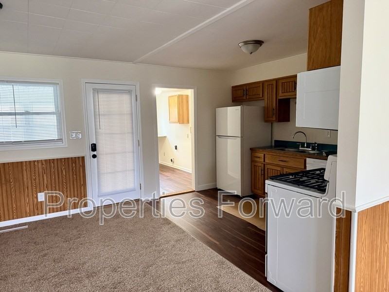 4330 Ashgrove Dr - Photo 3 of 3