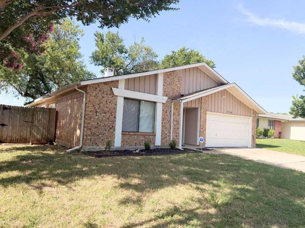1206 Brook Hill Ln - Photo 3 of 20