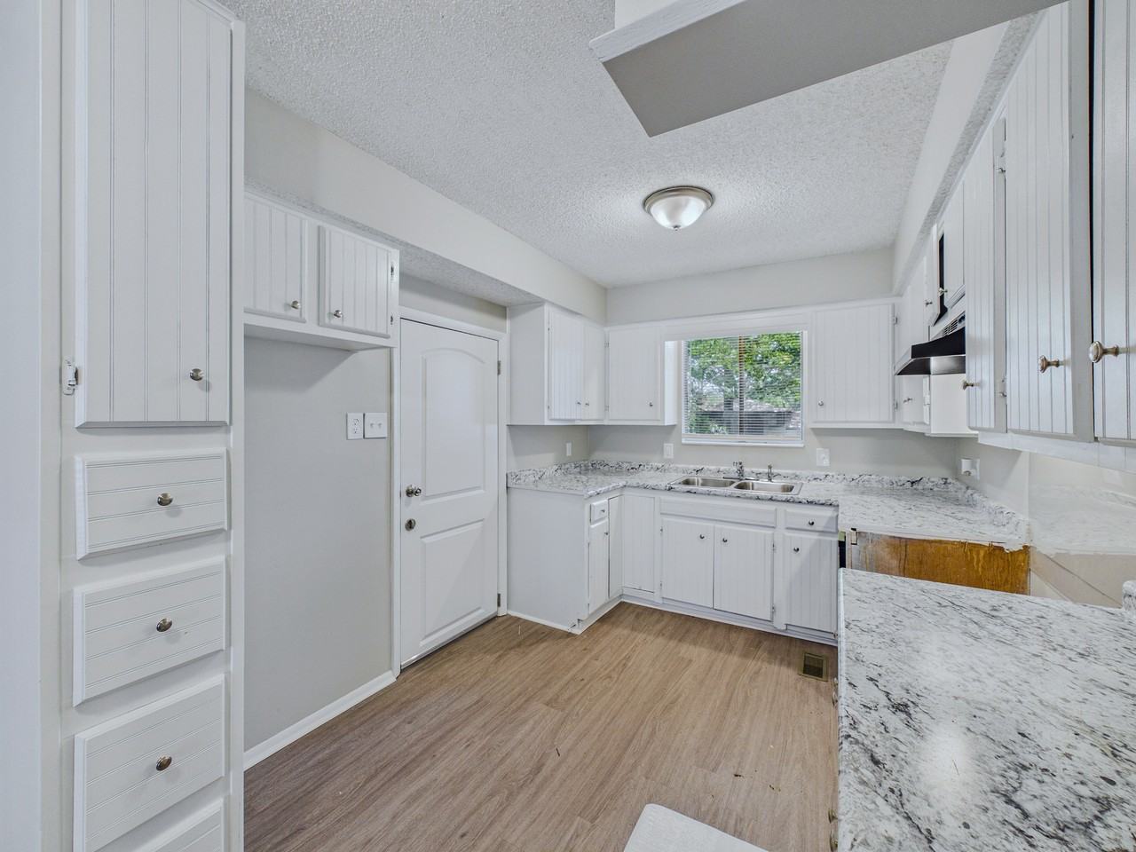 8210 Park Ave - Photo 4 of 23