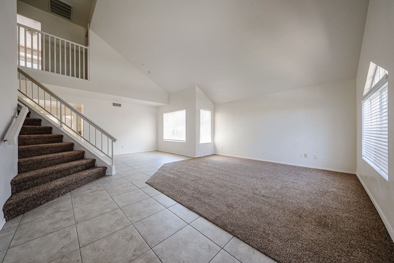 2361 W Myrtle Dr - Photo 2 of 37