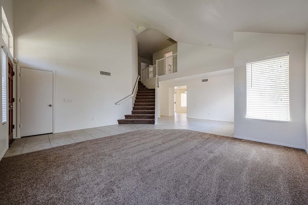 2361 W Myrtle Dr - Photo 3 of 37