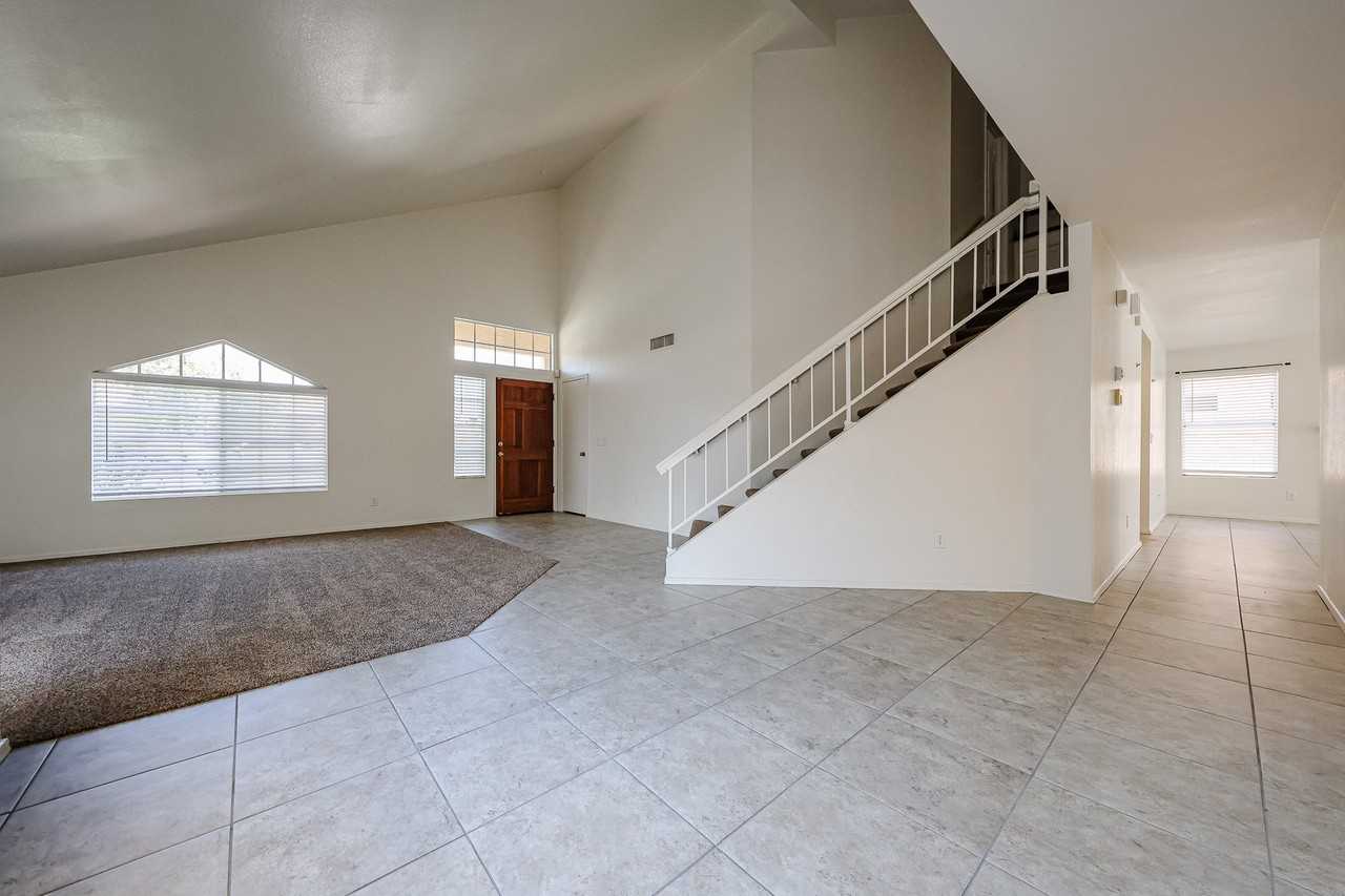 2361 W Myrtle Dr - Photo 4 of 37