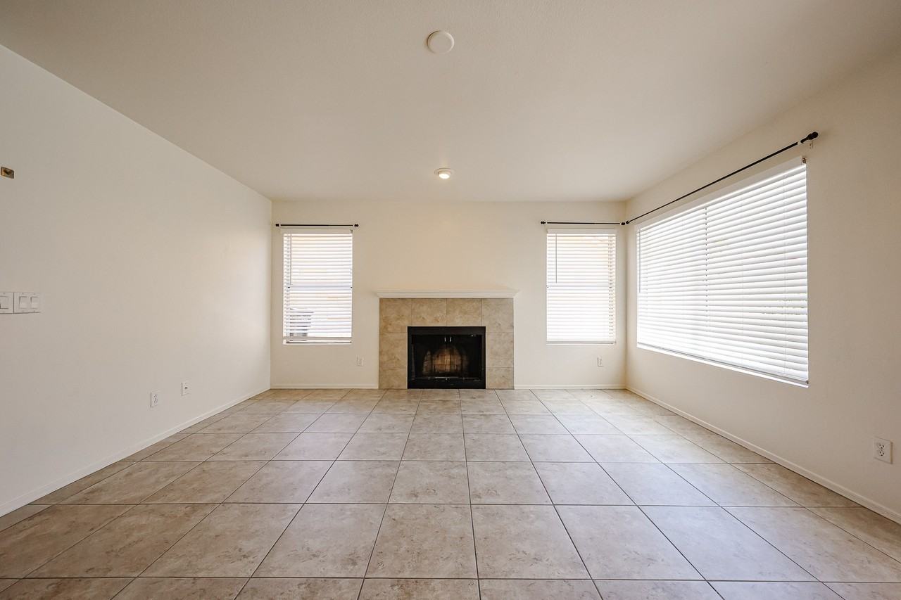 2361 W Myrtle Dr - Photo 7 of 37