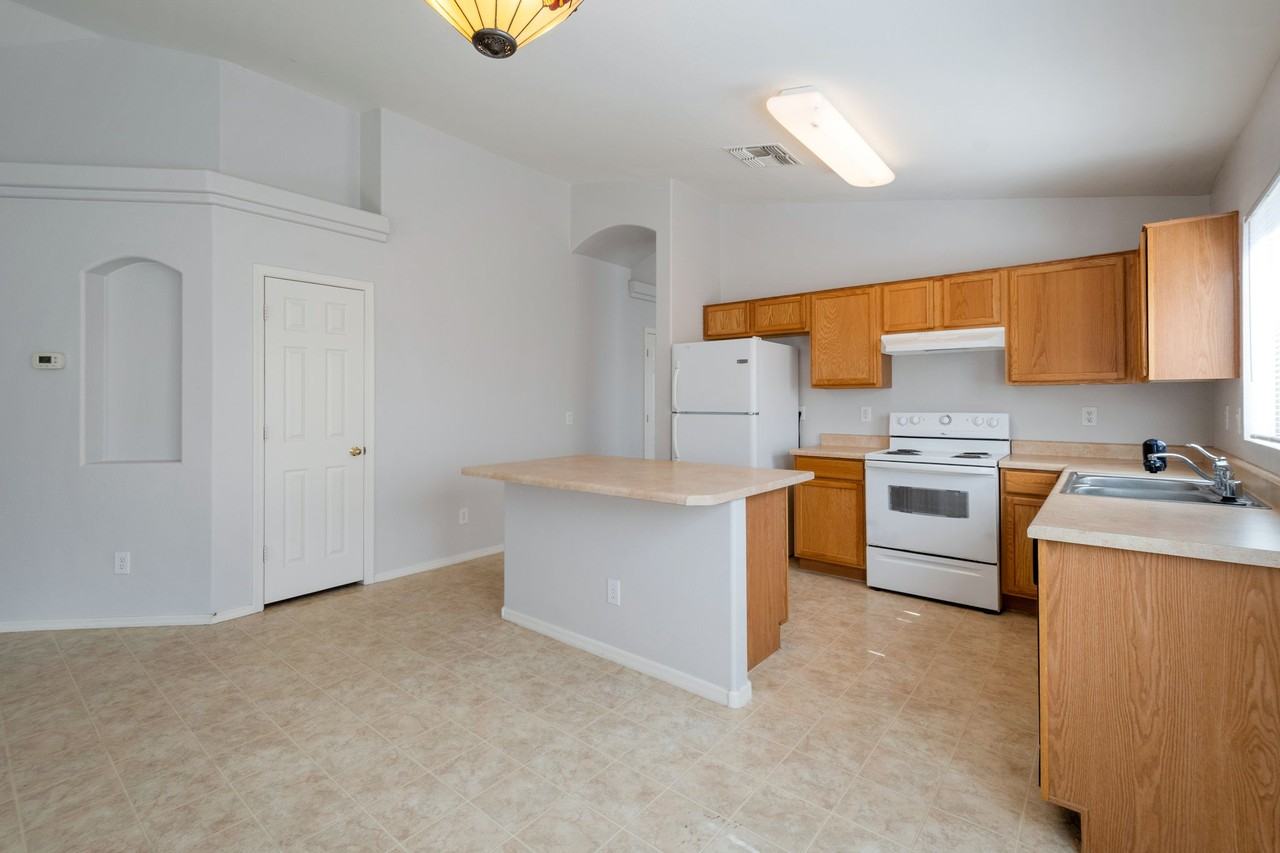 6659 E Flynn Ave - Photo 6 of 24