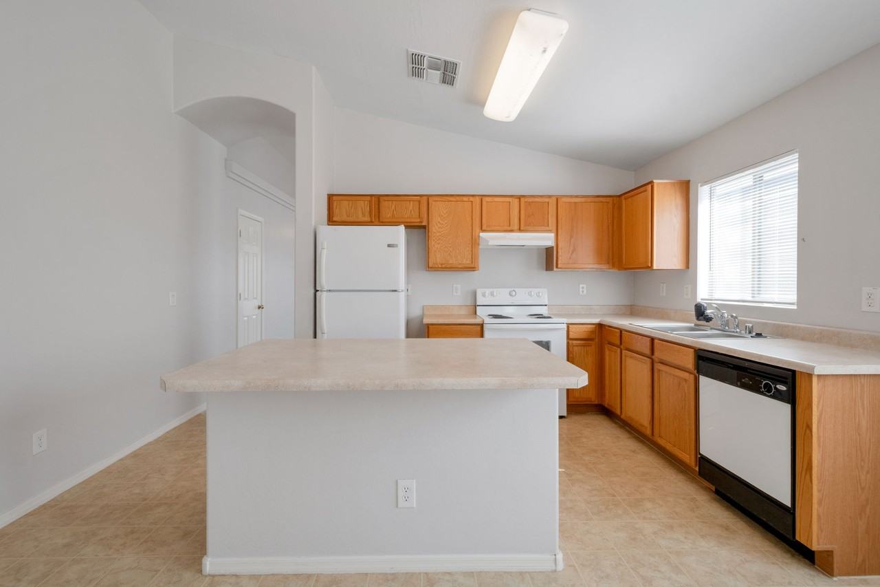 6659 E Flynn Ave - Photo 5 of 24