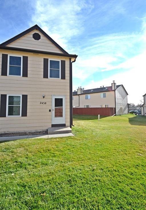 2438 Lexington Village Ln - Photo 2 of 23