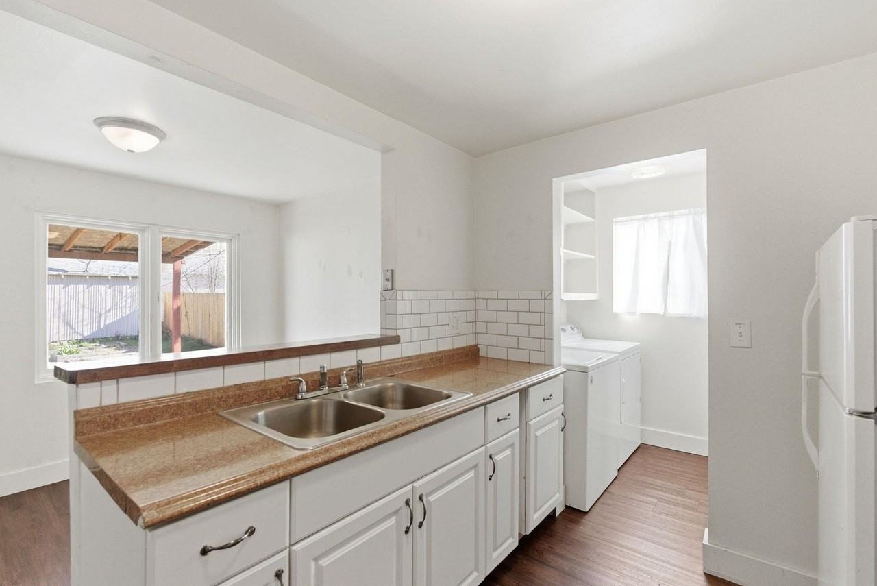 3424 W Providence Ave - Photo 5 of 20