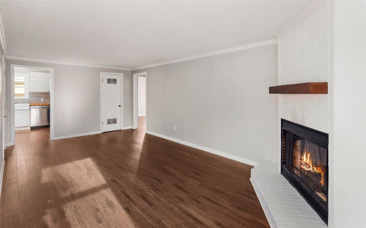 14516 Dayton Ave N - Photo 5 of 29