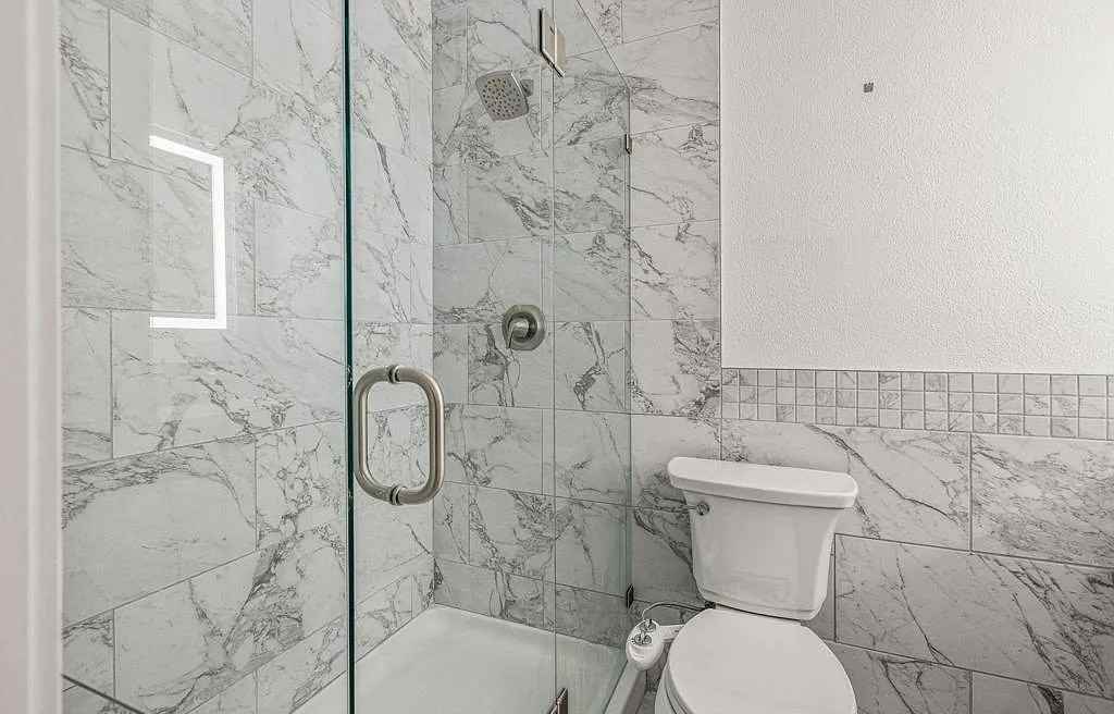 24311 Canyon Lake Dr N - Photo 2 of 7