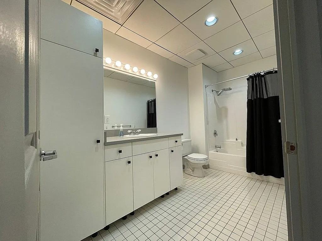 108 W Jefferson St - Photo 2 of 11