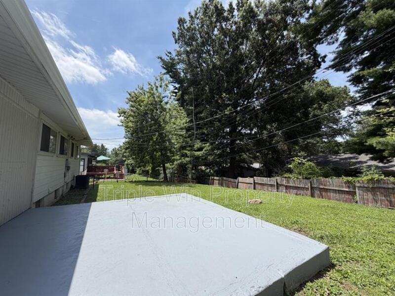 10329 Chesley Dr - Photo 4 of 33