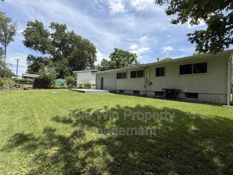 10329 Chesley Dr - Photo 7 of 33