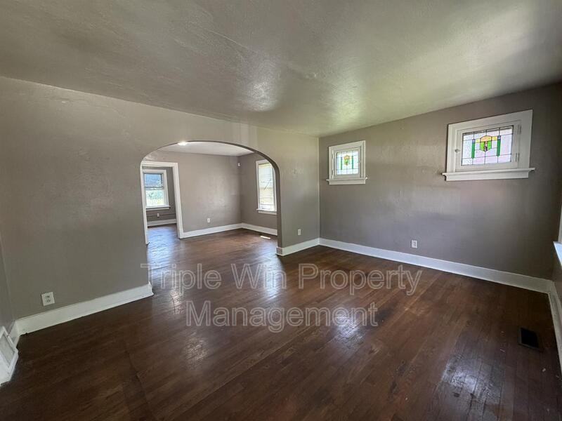 8530 Lowell St - Photo 4 of 19