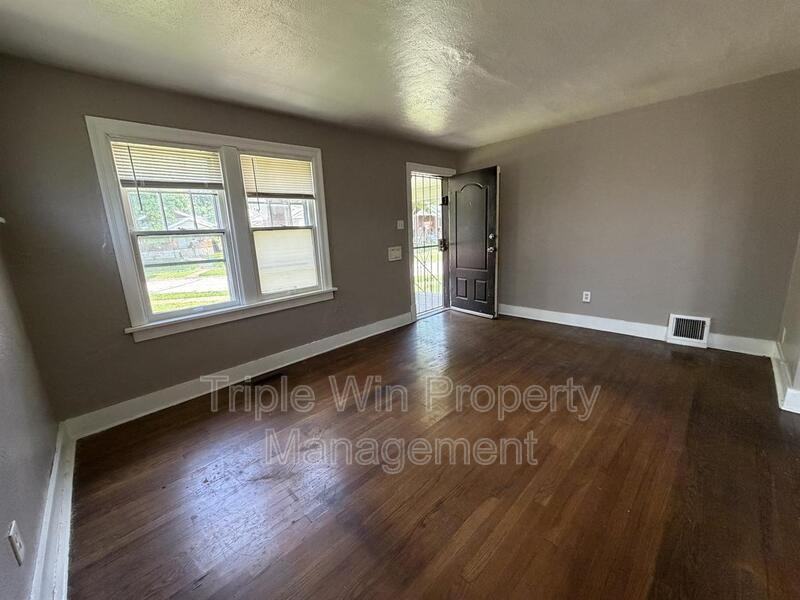 8530 Lowell St - Photo 5 of 19