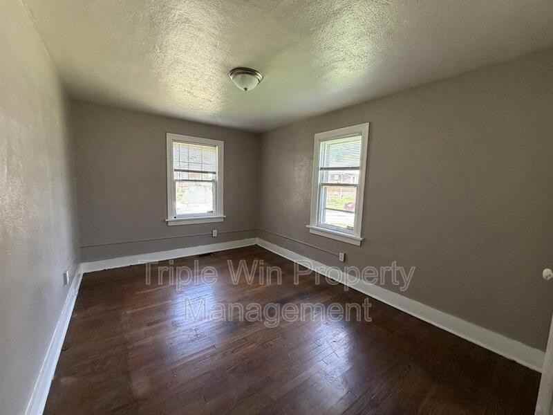 8530 Lowell St - Photo 7 of 19